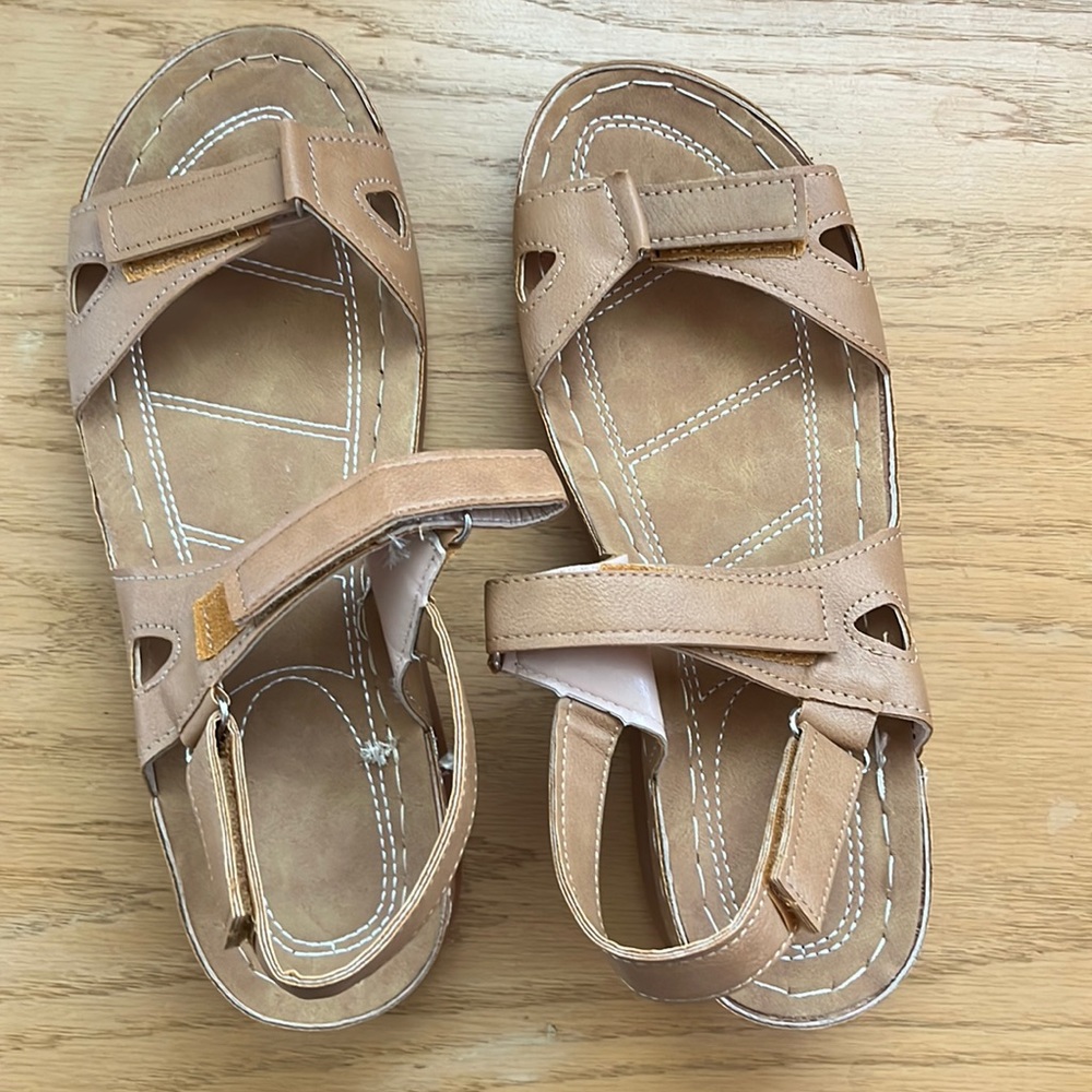 Slip on, No brand sandals. Size 9. Probably only been worn once or twice.